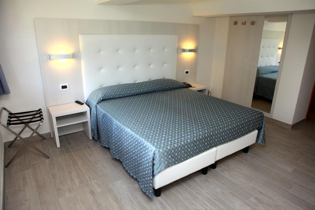 Garni Bellavista Hotel Калчераника ал Лаго Стая снимка